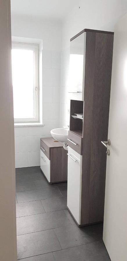 Top Appartement Fuer Business-Wohnen-Urlaub Wiener Neustadt Bagian luar foto